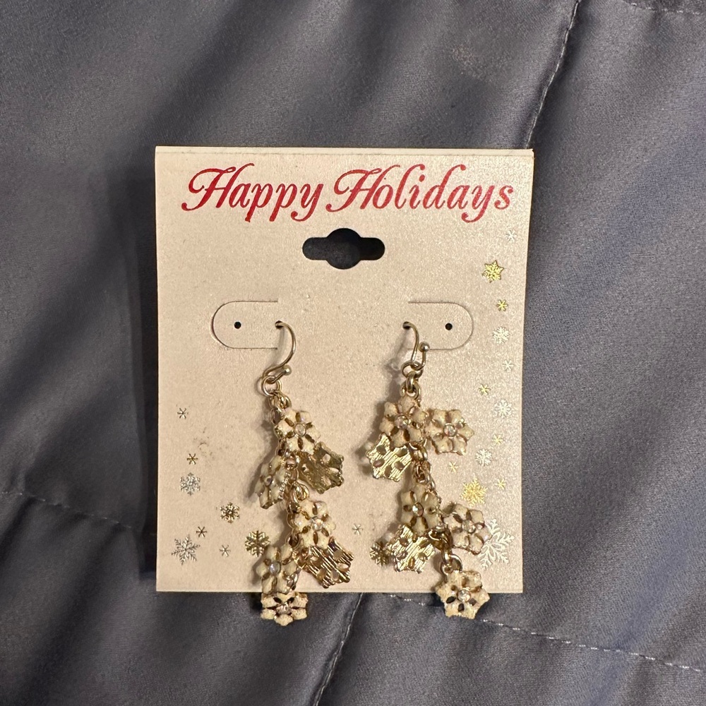 Snowflake dangle earrings from Kohls.